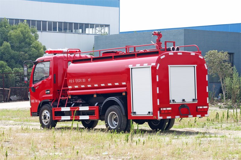 🚒 消防车大揭秘：城市里的"红色守护神"到底有多硬核？